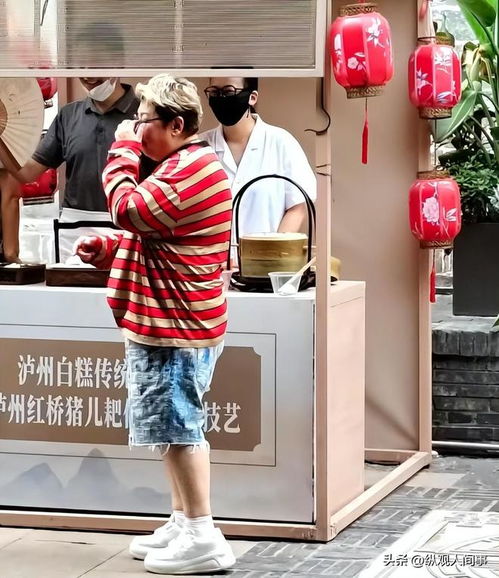 韓紅低調逛地攤被偶遇，休閑打扮引網友熱議